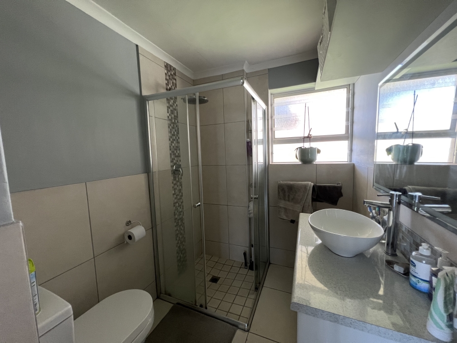 2 Bedroom Property for Sale in Pinelands Western Cape